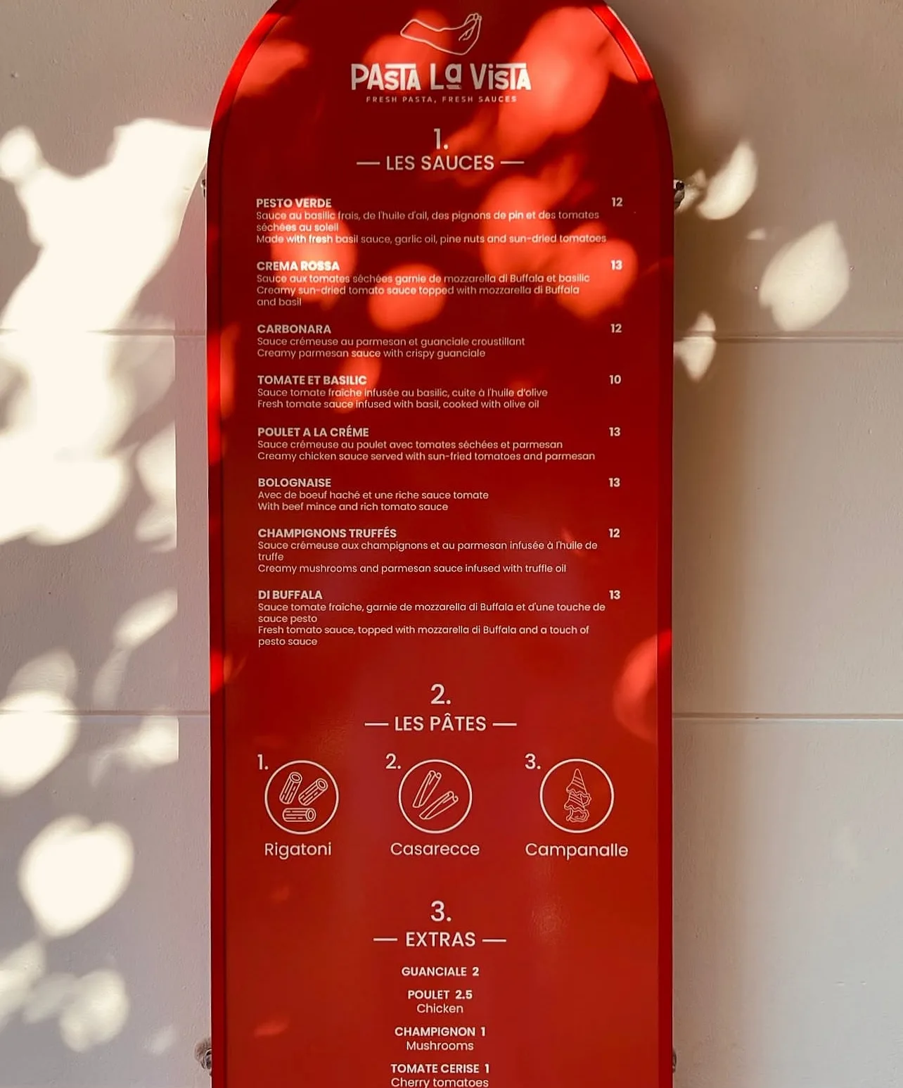 Carte des sauces et des pâtes affichée à l'entrée de Pasta La Vista